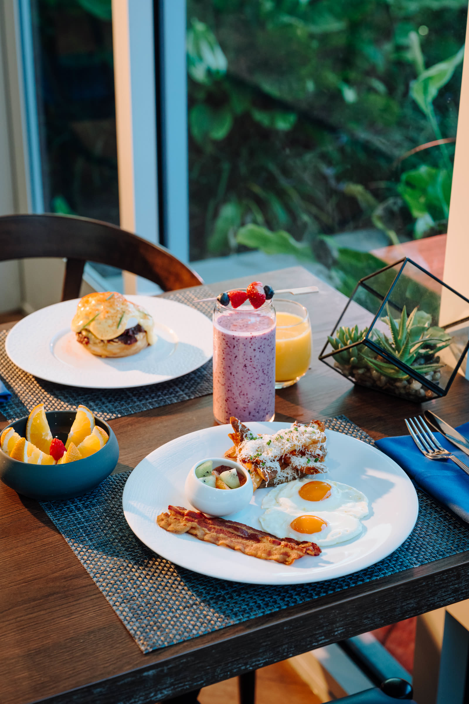 A tall breakfast plate at Le Mans Kitchen